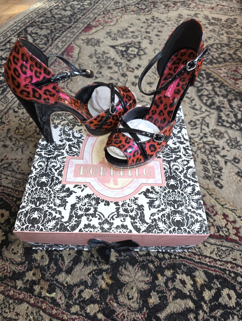 Bordello, Pin-Up, Women's Purple/Red Leopard Print Peep-Toe Heels! Size 7 - Picture 2 of 3